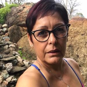 Meet your Posher, Elvia